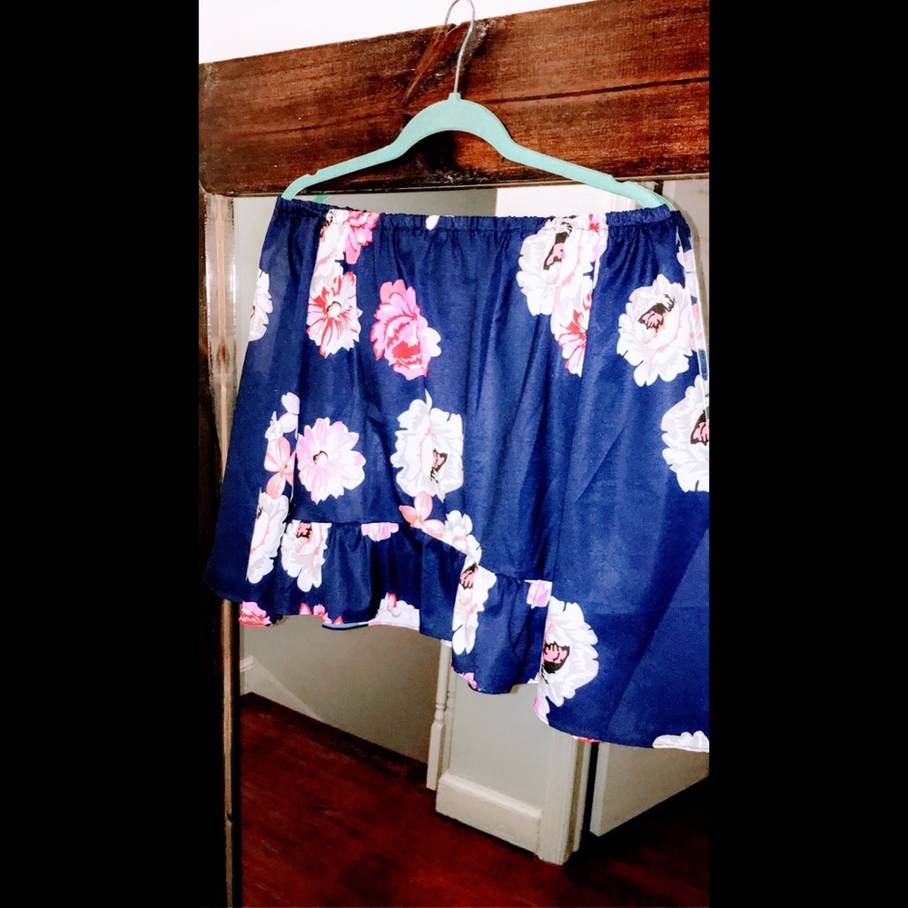 Off Shoulder Floral Top - Picture 2 of 3
